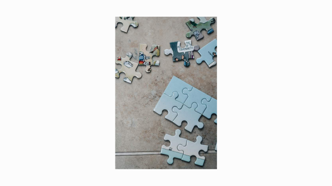 A single jigsaw puzzle piece with rounded tabs